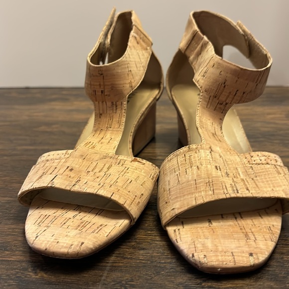 VANELi Sandals, cork upper size 9.5N - Picture 2 of 9